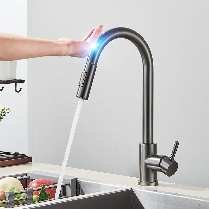 Torneira de cozinha com sensor retrátil